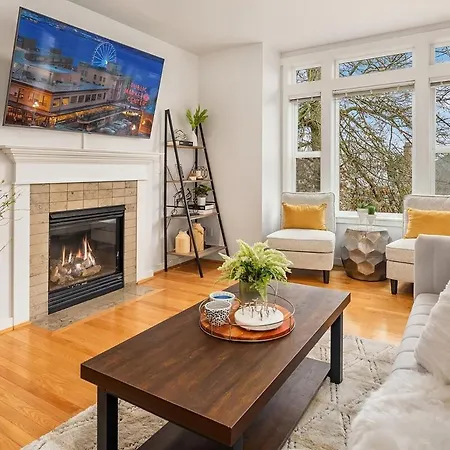 Cheerful Capitol Hill Home Ac And 98 Walk Score
